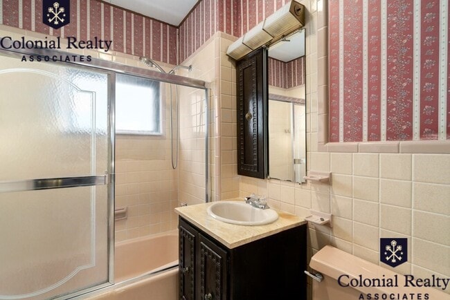 Building Photo - 12 Windsor Rd