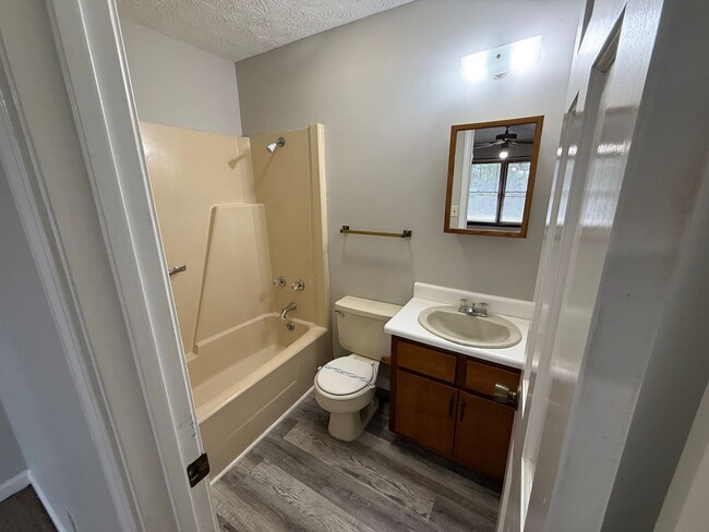 Building Photo - Yao 141 A&amp;B Welcome Hill Trail