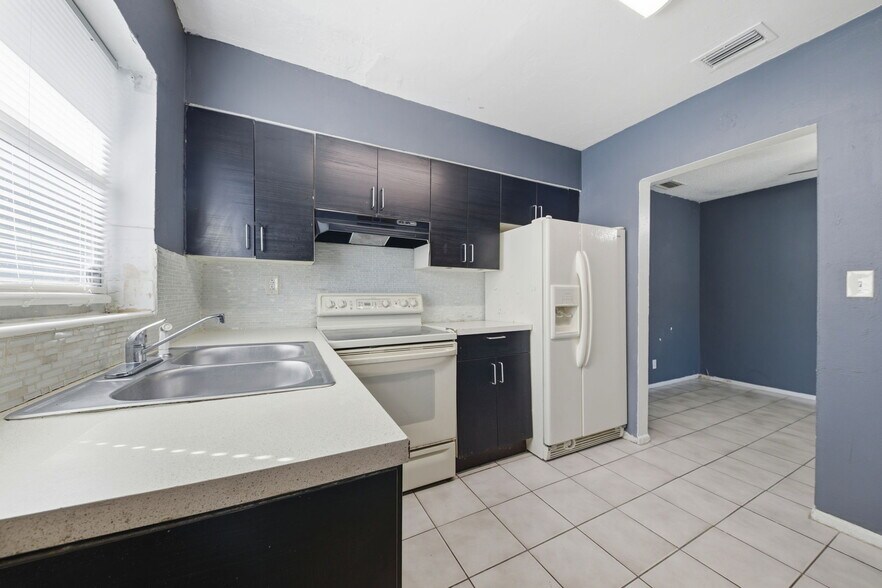 Building Photo - 1439 NW 8th Ave