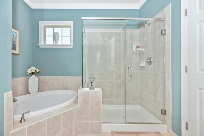 Full glass shower with seat - 2507 Mill Race Rd