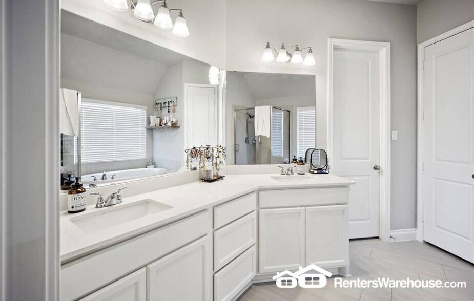 Building Photo - 23626 Sage Villa Dr