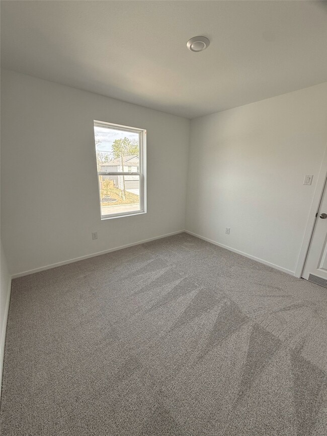 Building Photo - 25670 Roy Rogers Rd