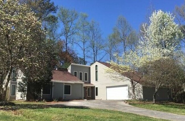 Primary Photo - 4 Bed 3 Bath in Marietta!---Special offer:...