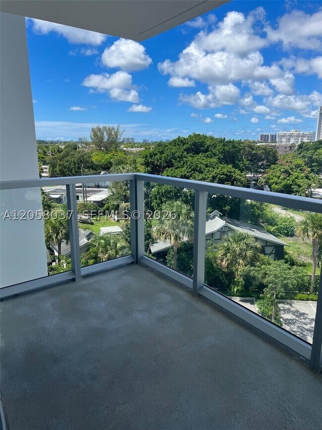 Building Photo - 13800 Highland Dr