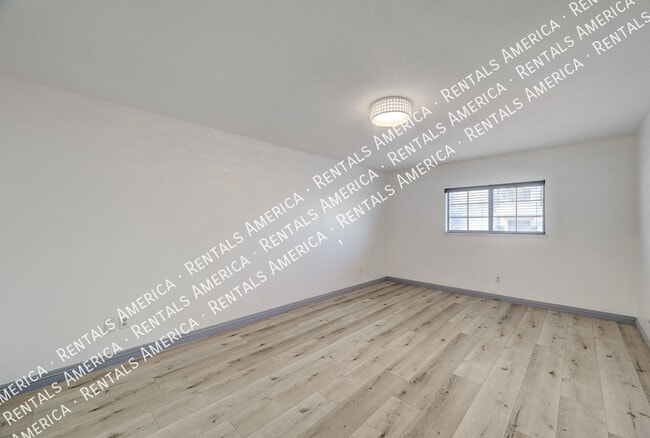 Building Photo - 101 Luna Way