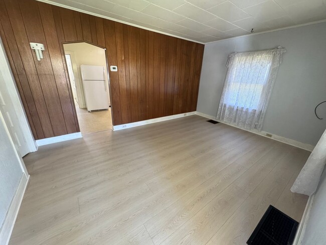 Building Photo - Spacious & Updated Home with Bonus Room, Large Basement, & Garage