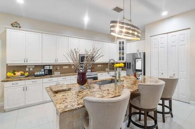 Building Photo - 9271 Madewood Ct