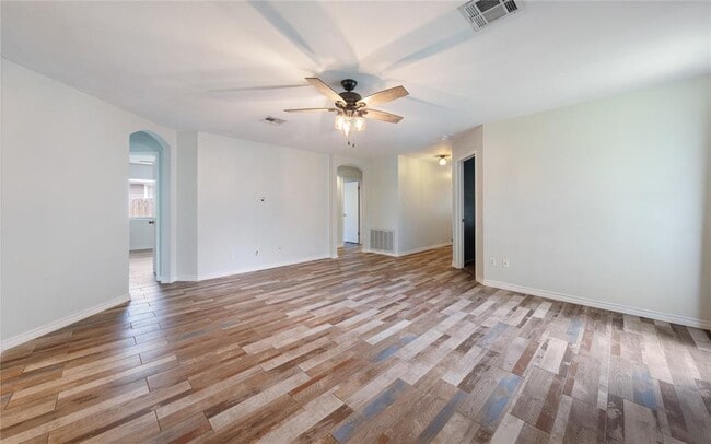 Building Photo - 111 Quail Hollow Dr
