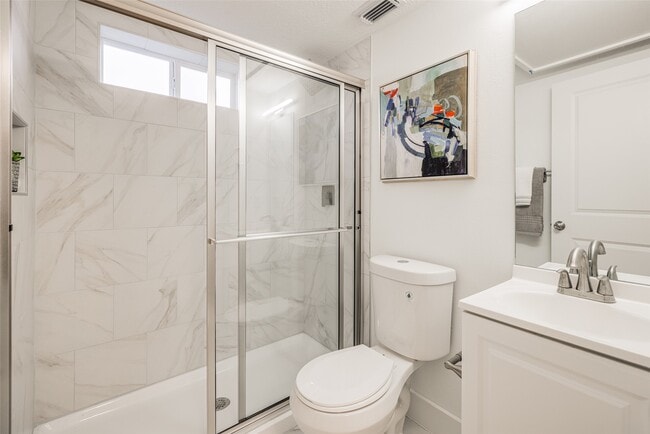 Building Photo - 605 Bomar St