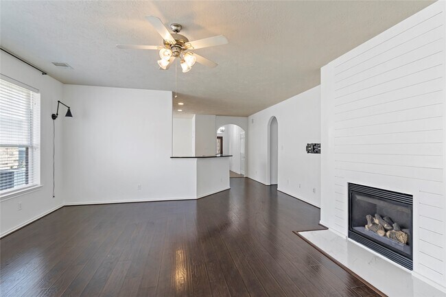 Building Photo - 23307 W Pine Ivy Ln