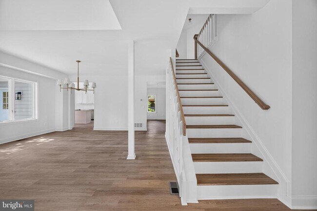 Building Photo - 221 Spring Race Ct