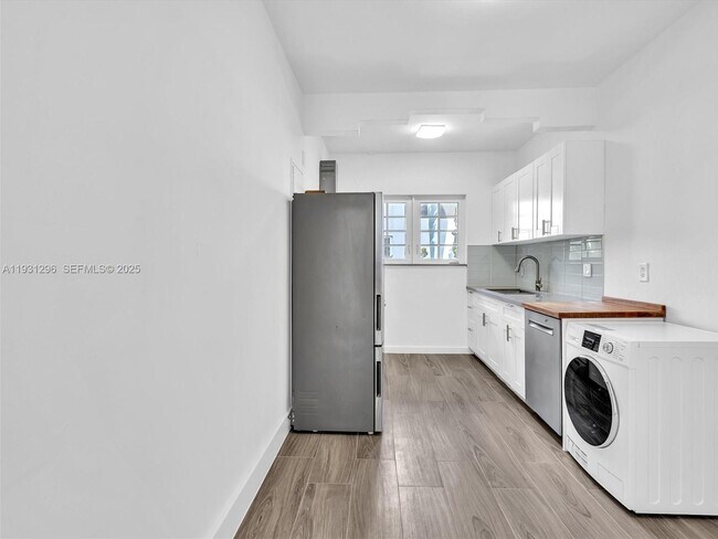 Building Photo - 1009 Meridian Ave