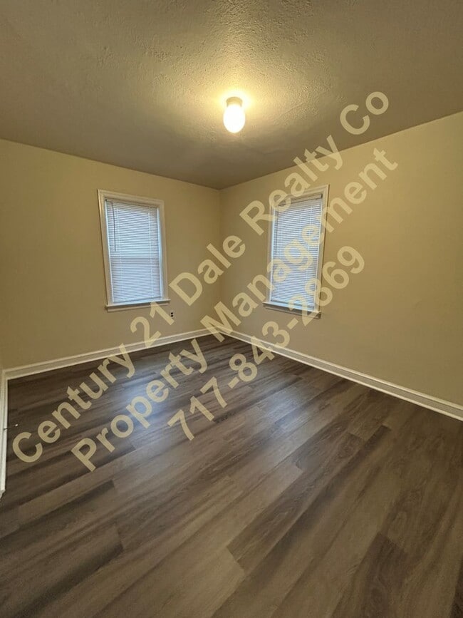 Building Photo - 3 Bedroom 1 Bath Home in West York School District