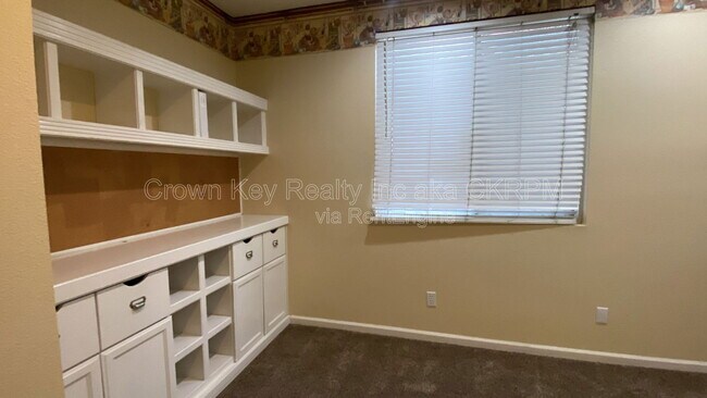 Building Photo - 1367 Gwerder St