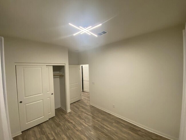 Building Photo - 18441 W Montage Ln