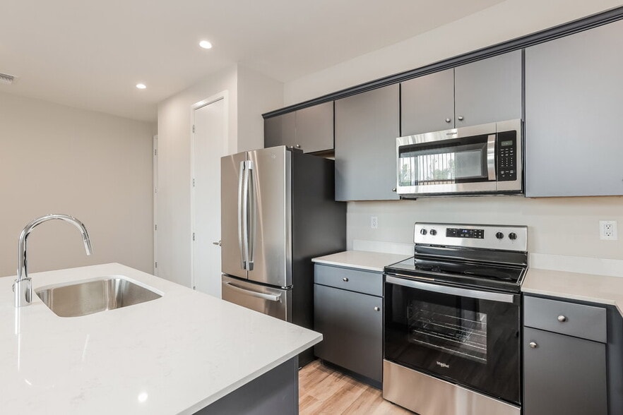 Building Photo - 14251 N 7th St