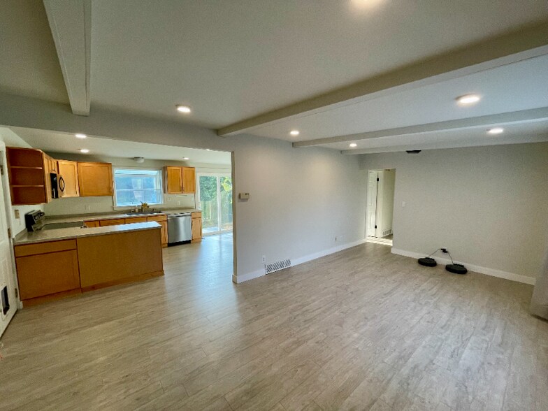 Building Photo - 737 Brent Dr
