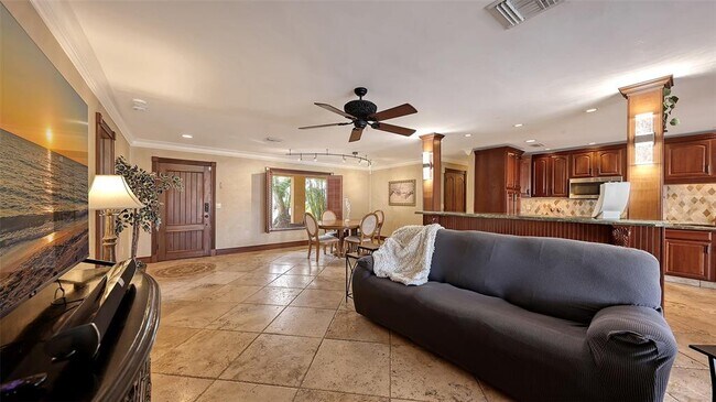 Building Photo - 4216 Plumosa Terrace