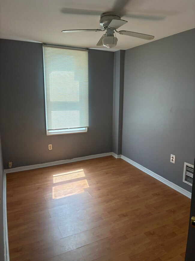 Building Photo - 2 bedroom and den