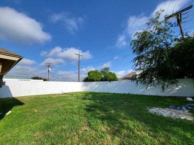 Building Photo - 1202 Shiloh Dr