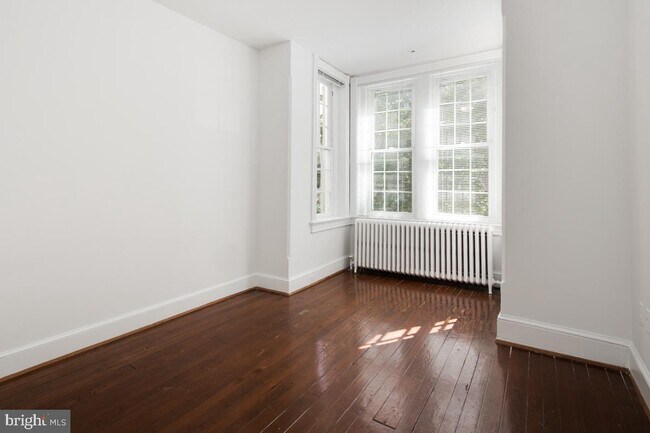 Building Photo - 1322 35th St NW