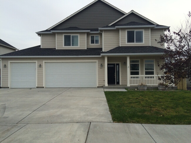 Building Photo - Large Home for Rent in Sage Point Service Area