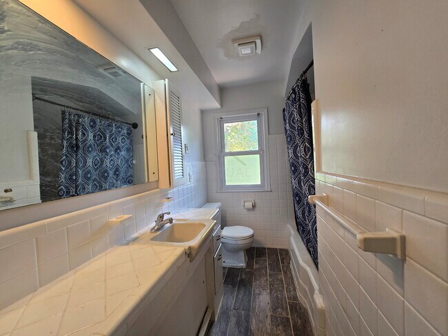 Building Photo - 22419 Fairway Dr