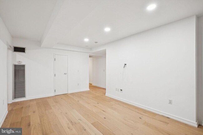 Primary Photo - 219 S 18th St