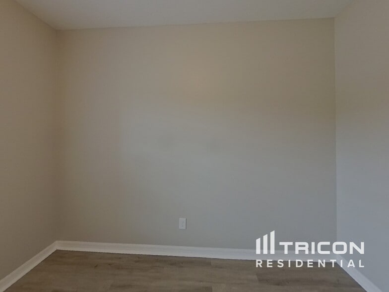 Building Photo - 4925 Rockvale Dr