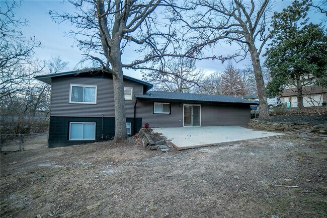 Building Photo - 1647 Carolyn Dr