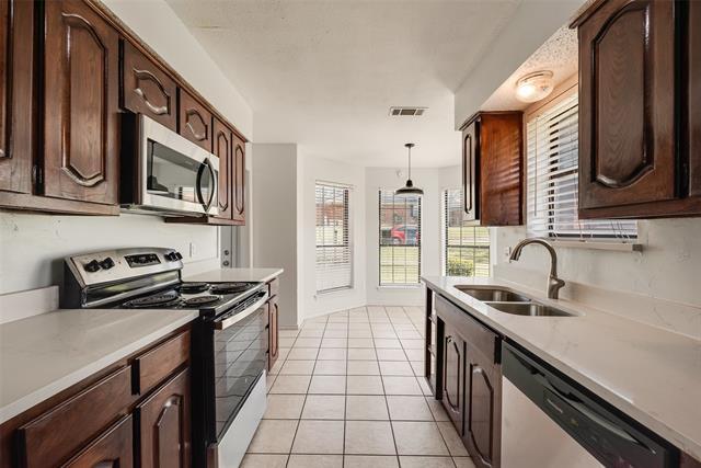 Building Photo - 9625 Cherry St