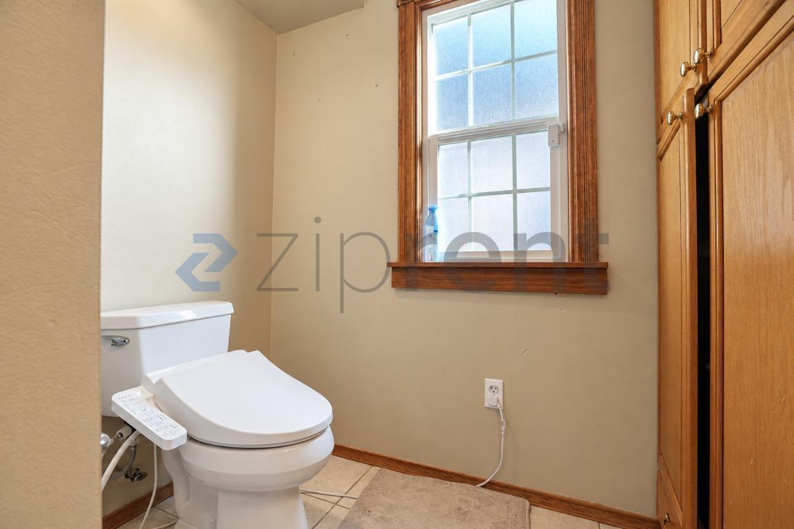Building Photo - Unit