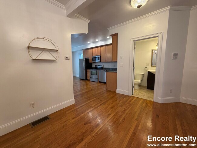 Building Photo - 157 M St