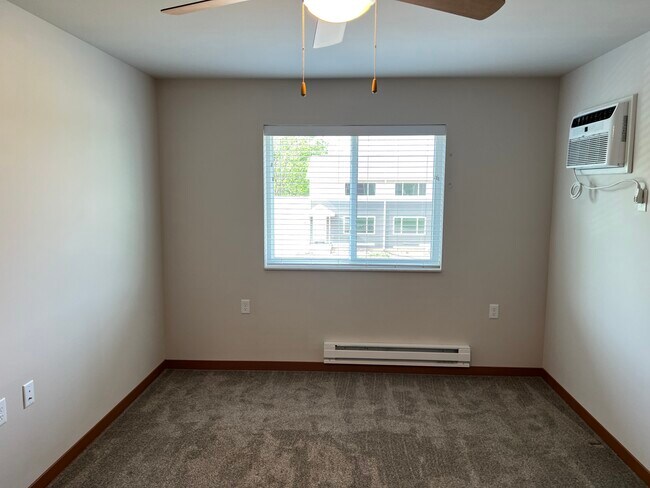 Building Photo - 1243 Salem Dr