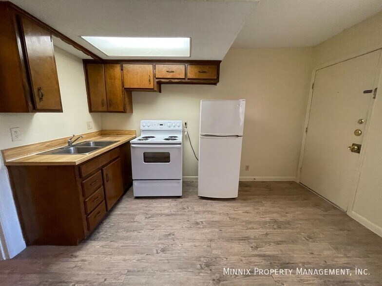 Building Photo - 500 4th Ave