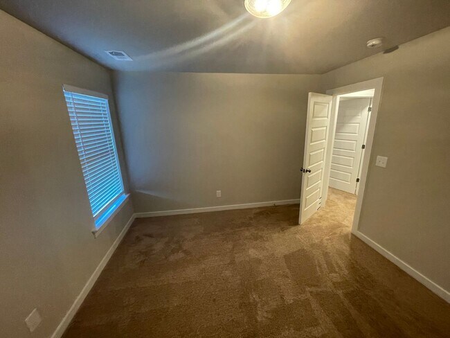 Building Photo - Home for Rent in Weaver, AL!!!  View with 48 Hours Notice!