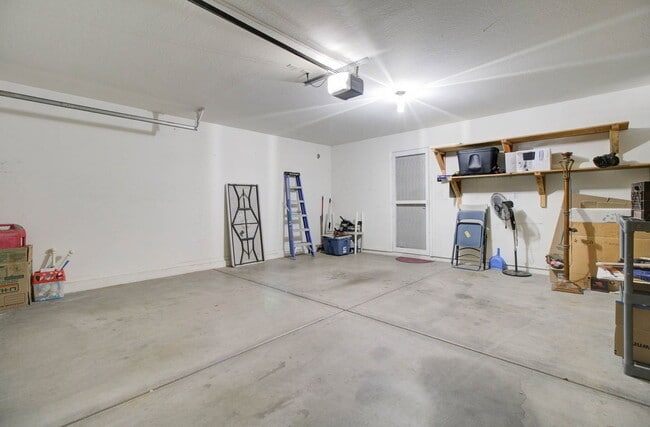 Building Photo - 2576 E Brooks St