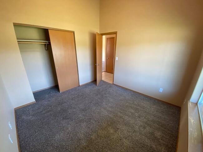 Building Photo - 4 Bed, 2 Bath Home!
