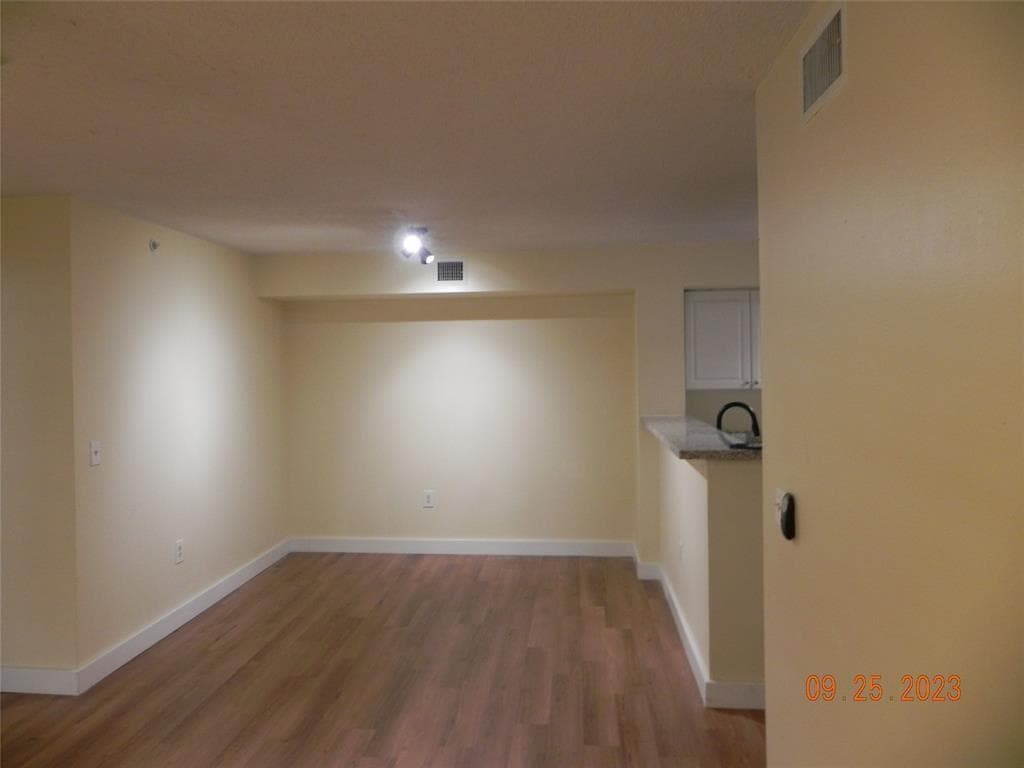Building Photo - 577 SW 111th Ln
