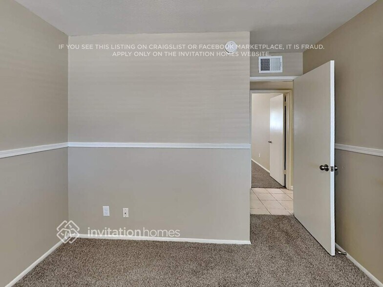 Building Photo - 4122 W Echo Ln
