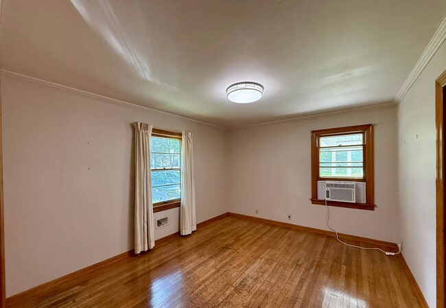 Building Photo - 110 Shadowlane Dr