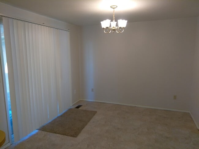 Building Photo - 5555 N Millrun Ave