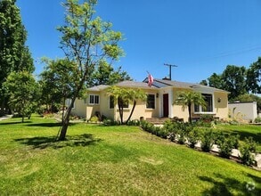 Building Photo - **COMING SOON**!! Gorgeous 3 beds | 4 bath...