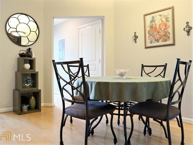 Building Photo - 10 Perimeter Summit Blvd