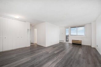 Building Photo - 100 Manhattan Ave