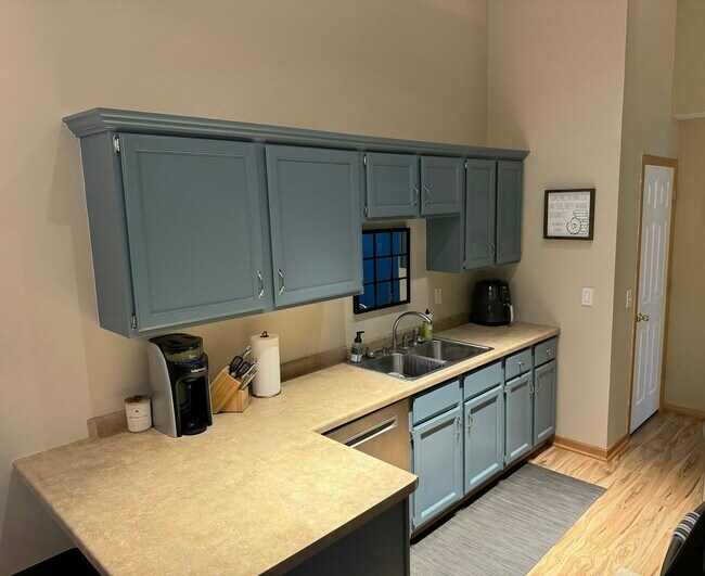 Building Photo - 5248 Beachside Dr