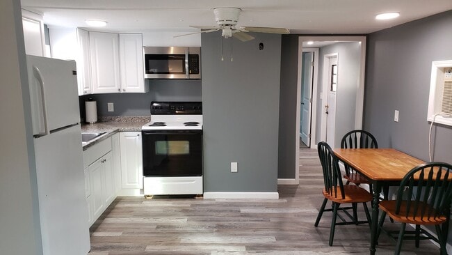 Building Photo - 2br 1ba Mobile Home