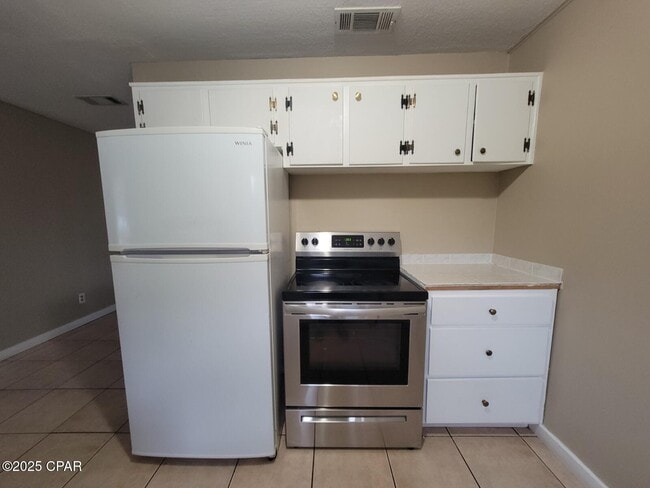 Building Photo - 1710 Chestnut Ave