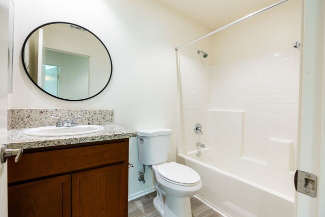 Building Photo - 511 Meadow Ct