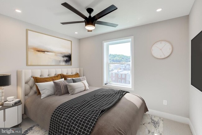 Building Photo - 369 E Hector St